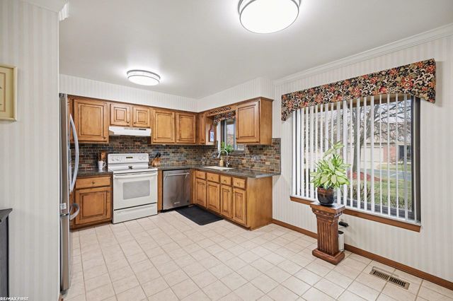 20604 Birch Meadow Drive, Clinton Twp, MI 48036