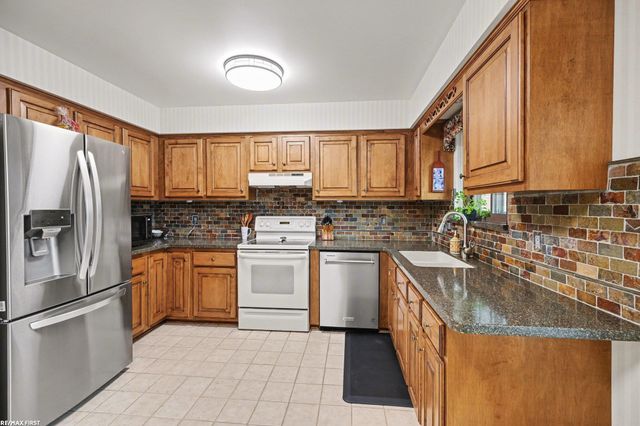 20604 Birch Meadow Drive, Clinton Twp, MI 48036