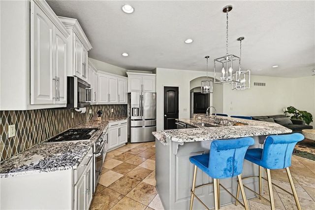 6730 Meyers Circle, Parkville, MO 64152