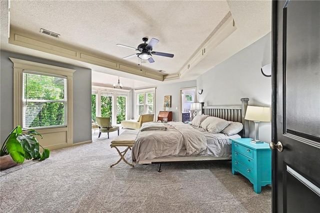 6730 Meyers Circle, Parkville, MO 64152