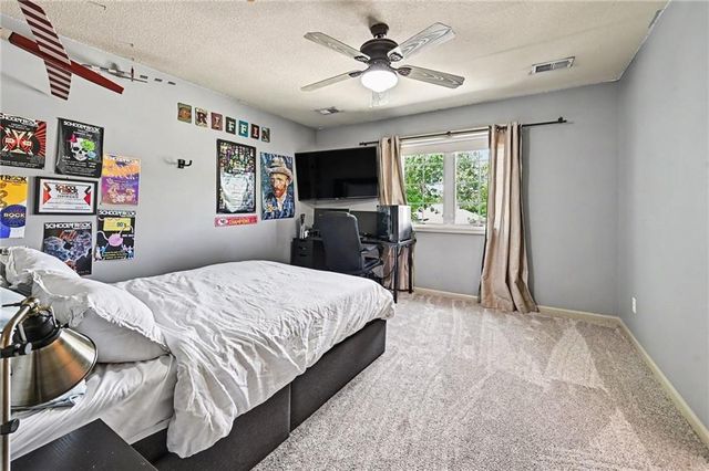 6730 Meyers Circle, Parkville, MO 64152