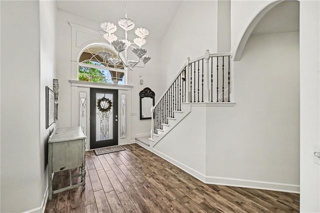6730 Meyers Circle, Parkville, MO 64152