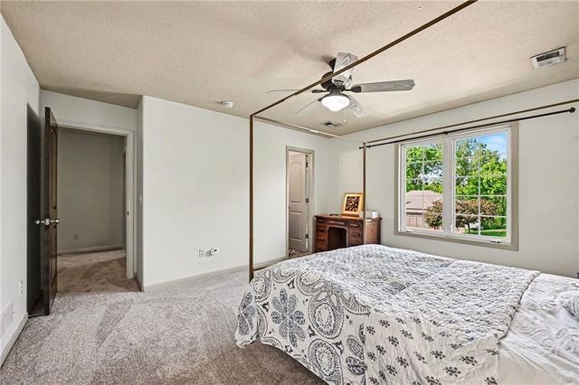 6730 Meyers Circle, Parkville, MO 64152
