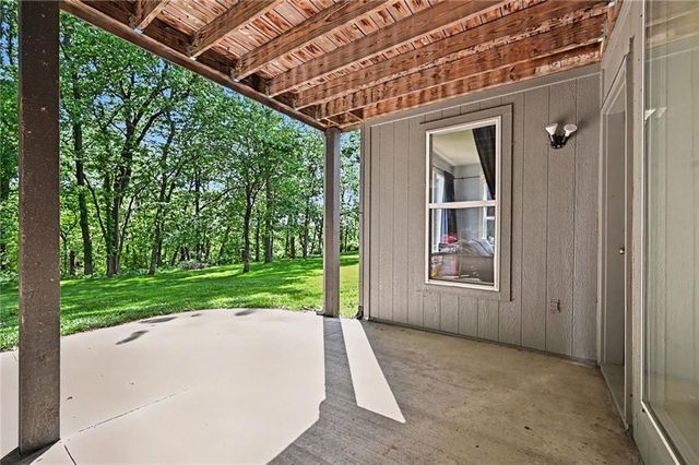 6730 Meyers Circle, Parkville, MO 64152