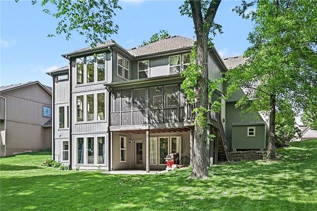 6730 Meyers Circle, Parkville, MO 64152
