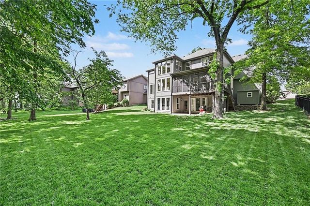 6730 Meyers Circle, Parkville, MO 64152