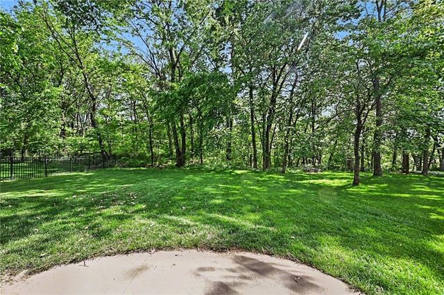 6730 Meyers Circle, Parkville, MO 64152