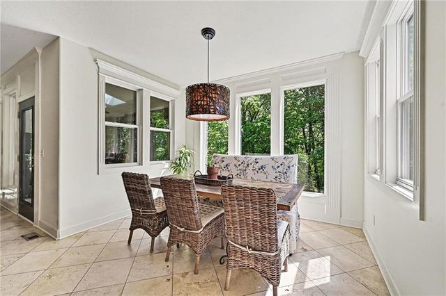 6730 Meyers Circle, Parkville, MO 64152