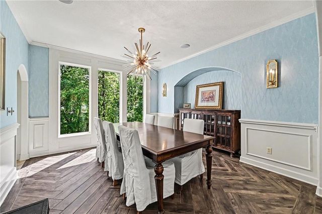 6730 Meyers Circle, Parkville, MO 64152