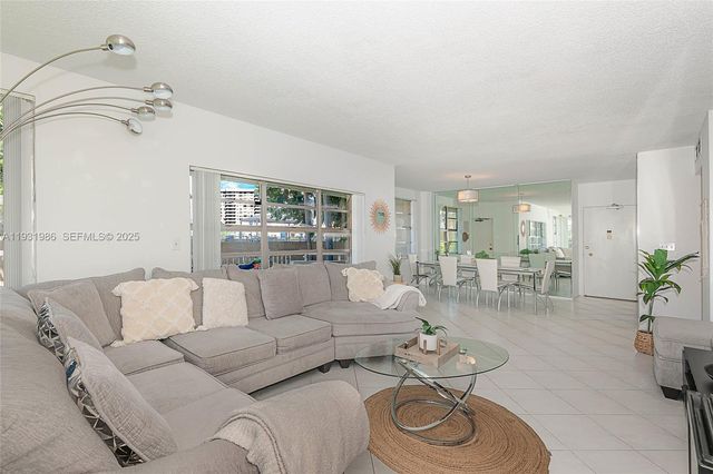 1965 S Ocean Dr MR, Hallandale Beach, FL 33009