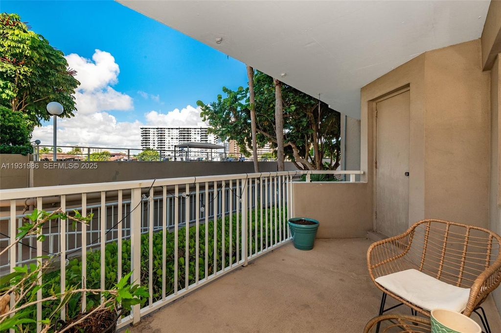 Image 25 of property listing at 1965 S Ocean Dr MR, Hallandale Beach, FL 33009