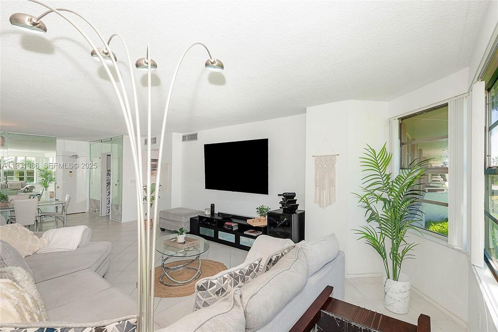 Image 3 of property listing at 1965 S Ocean Dr MR, Hallandale Beach, FL 33009