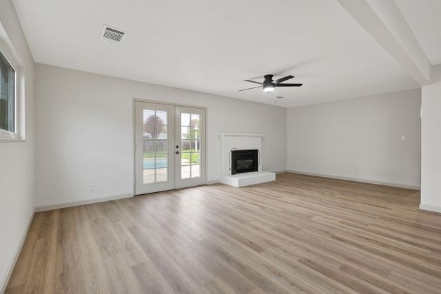 2039 S Locust Street, Visalia, CA 93277