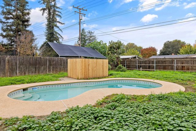 2039 S Locust Street, Visalia, CA 93277