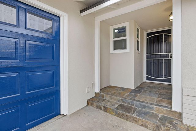 2039 S Locust Street, Visalia, CA 93277