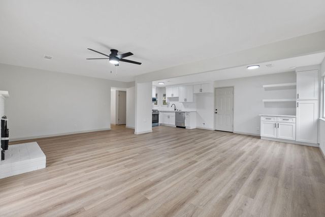 2039 S Locust Street, Visalia, CA 93277