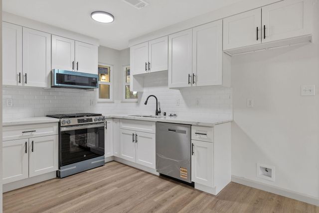 2039 S Locust Street, Visalia, CA 93277