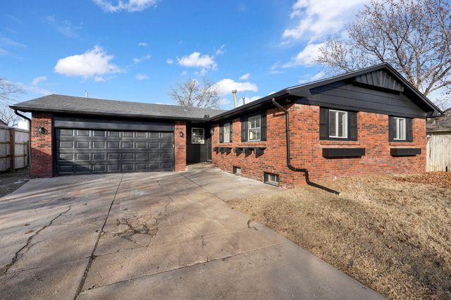 8208 E Grail St, Wichita, KS 67207