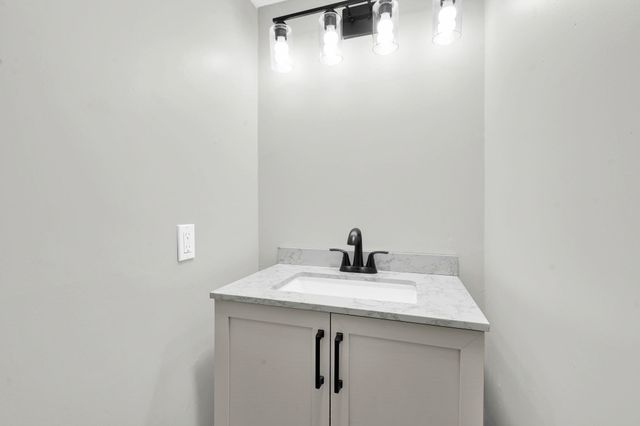 8208 E Grail St, Wichita, KS 67207