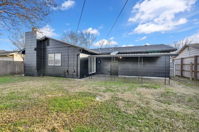 8208 E Grail St, Wichita, KS 67207