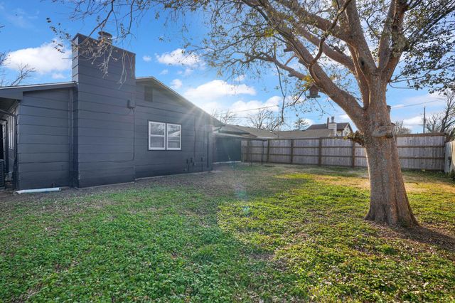 8208 E Grail St, Wichita, KS 67207