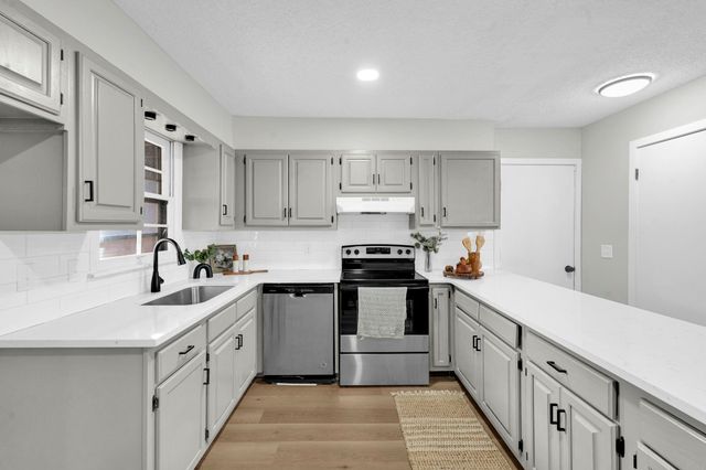 8208 E Grail St, Wichita, KS 67207