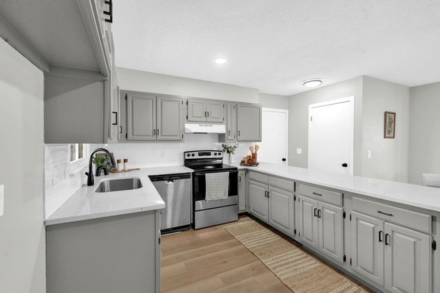 8208 E Grail St, Wichita, KS 67207