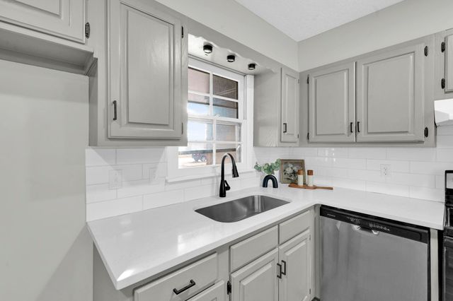 8208 E Grail St, Wichita, KS 67207