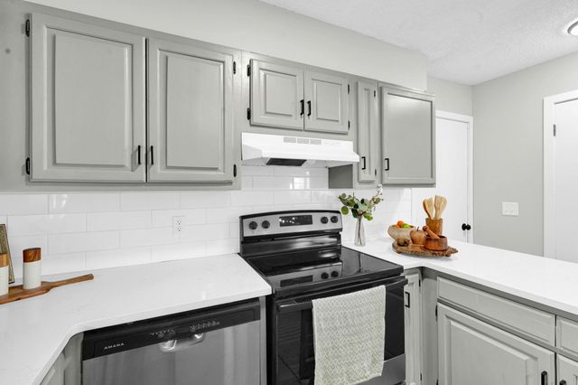 8208 E Grail St, Wichita, KS 67207