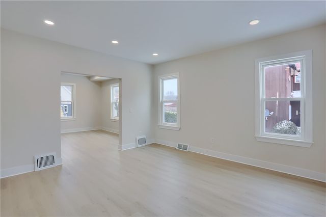 316 Line Ave, Ellwood City, PA 16117