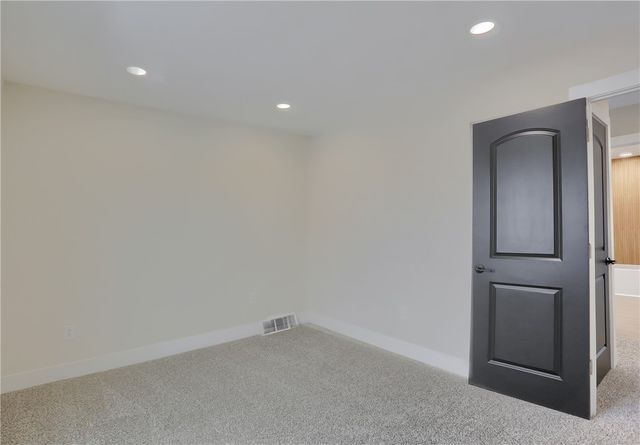 316 Line Ave, Ellwood City, PA 16117