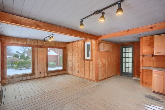 316 Line Ave, Ellwood City, PA 16117