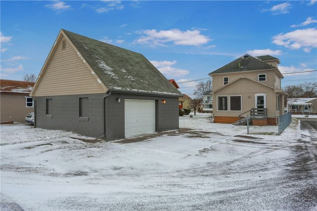 316 Line Ave, Ellwood City, PA 16117