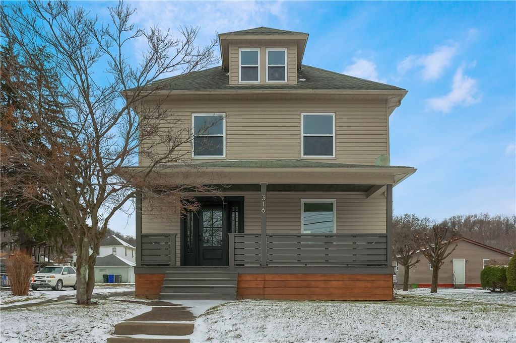 316 Line Ave, Ellwood City, PA 16117