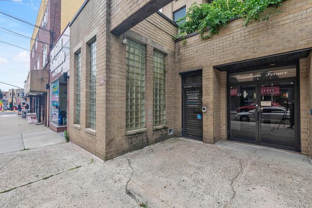 5536 69th Place R3, Maspeth, NY 11378