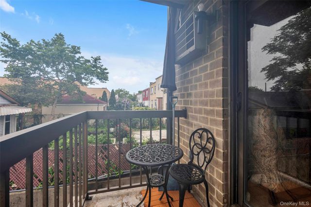 5536 69th Place R3, Maspeth, NY 11378
