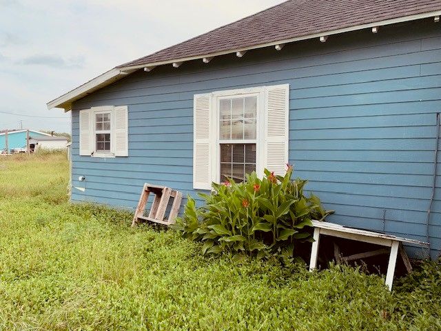 3690 Reyna St, Robstown, TX 78380