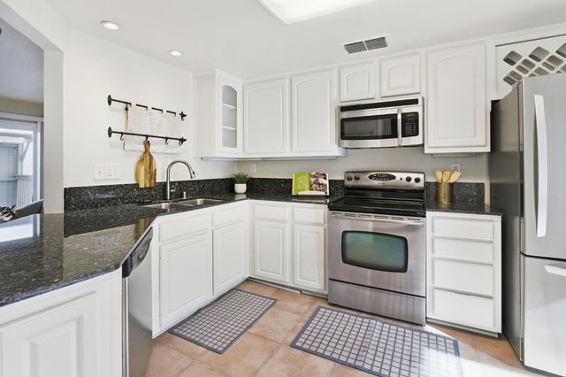 3034 Swallows Nest Dr, Sacramento, CA 95833