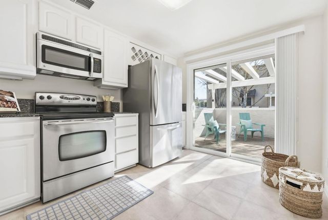 3034 Swallows Nest Dr, Sacramento, CA 95833