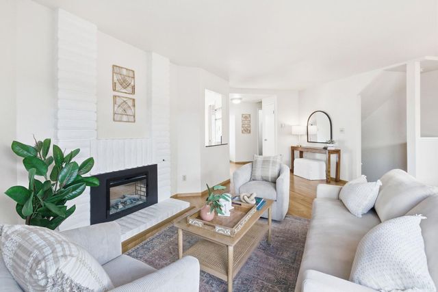 3034 Swallows Nest Dr, Sacramento, CA 95833