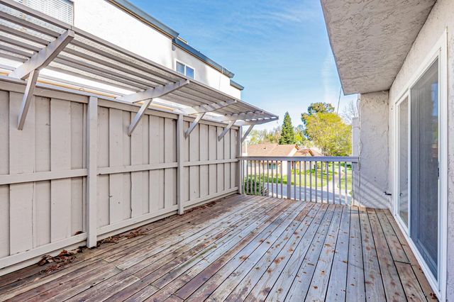 3034 Swallows Nest Dr, Sacramento, CA 95833