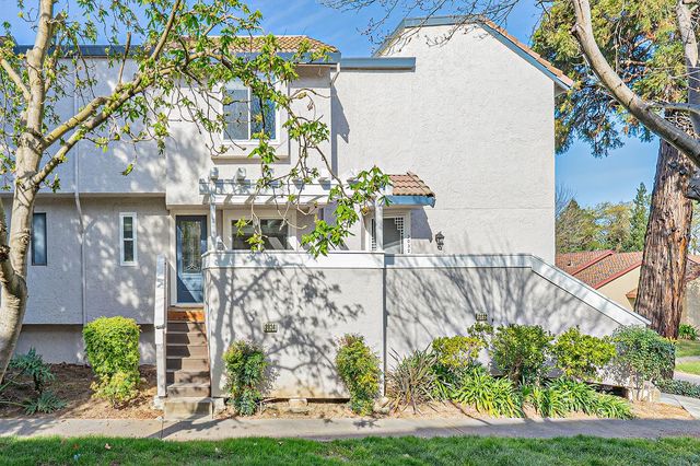 3034 Swallows Nest Dr, Sacramento, CA 95833