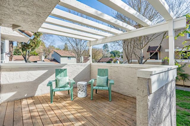 3034 Swallows Nest Dr, Sacramento, CA 95833