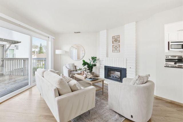 3034 Swallows Nest Dr, Sacramento, CA 95833