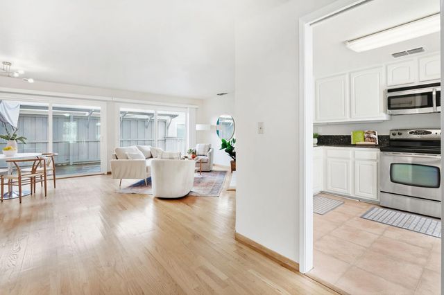 3034 Swallows Nest Dr, Sacramento, CA 95833