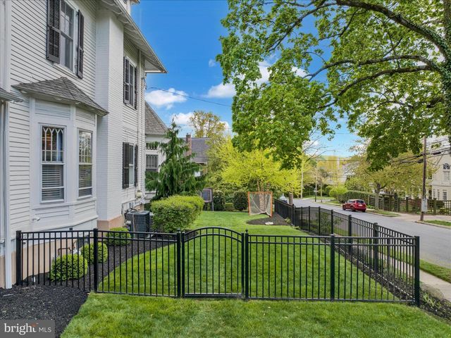 1240 DAUPHIN AVE, Wyomissing, PA 19610