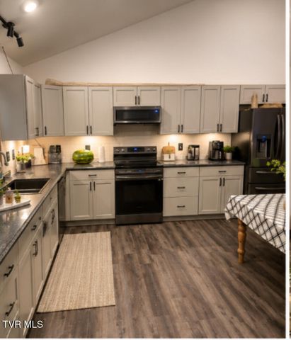 746 Hampton Creek Road, Roan Mountain, TN 37687