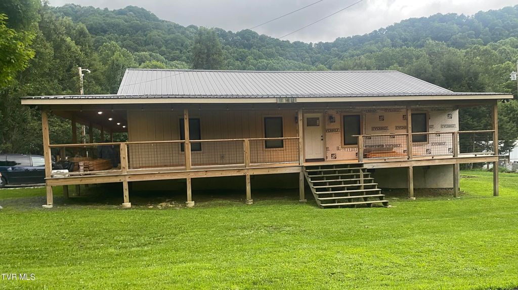 746 Hampton Creek Road, Roan Mountain, TN 37687