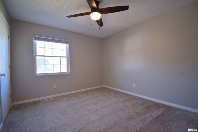 4419 Woodglen Lane, Mt Vernon, IL 62864