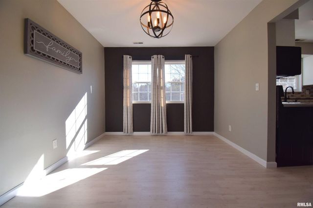 4419 Woodglen Lane, Mt Vernon, IL 62864